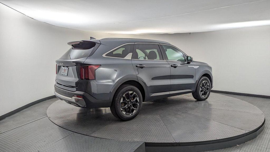used 2024 Kia Sorento car, priced at $25,899