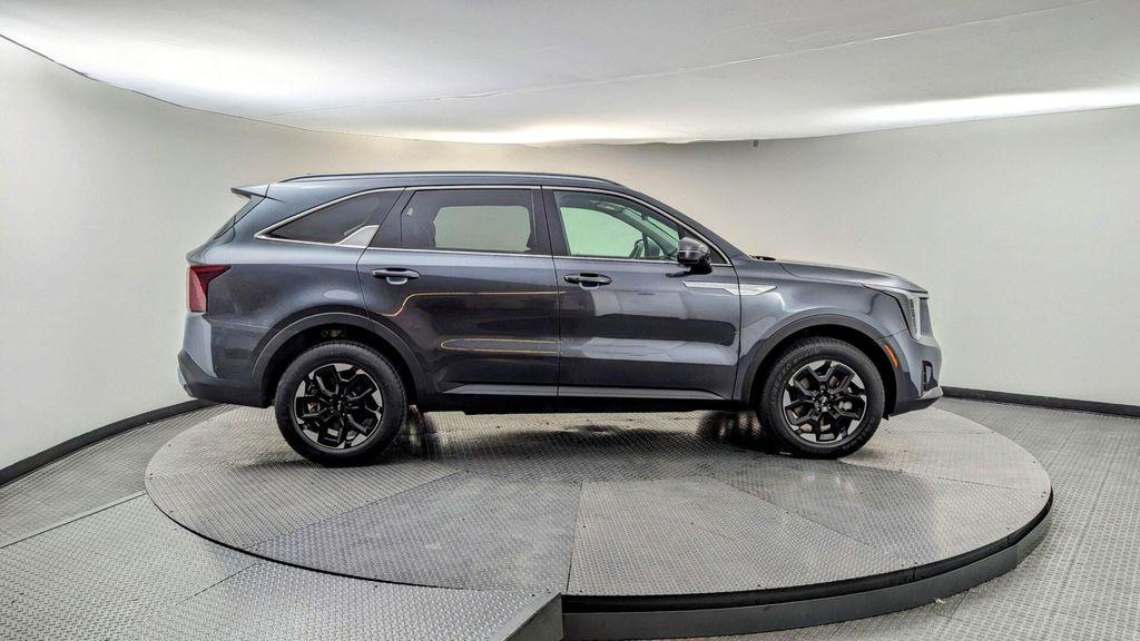 used 2024 Kia Sorento car, priced at $25,899