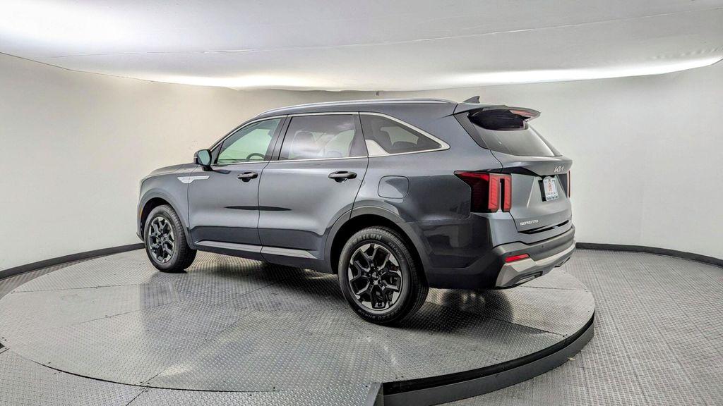 used 2024 Kia Sorento car, priced at $25,899