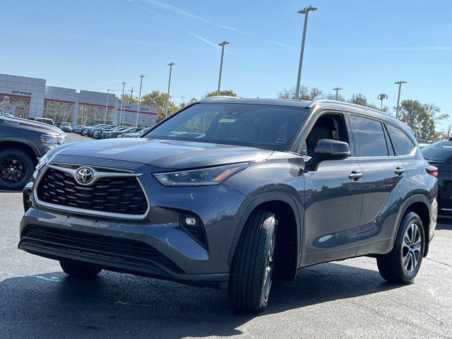 used 2021 Toyota Highlander car, priced at $35,109