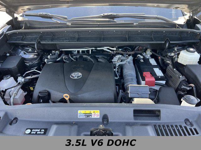 used 2021 Toyota Highlander car, priced at $35,109