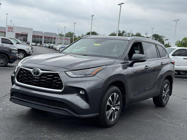 used 2021 Toyota Highlander car, priced at $31,896