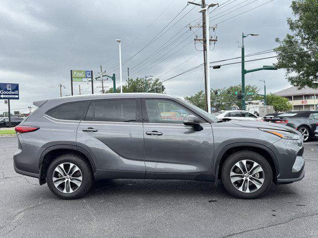 used 2021 Toyota Highlander car, priced at $31,896