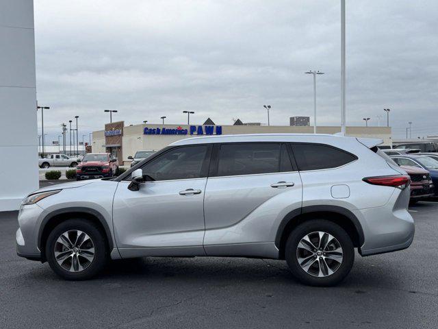 used 2020 Toyota Highlander car, priced at $28,747