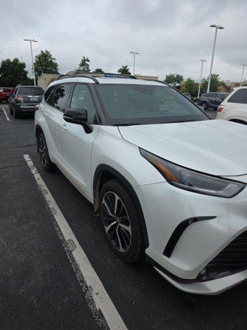 used 2022 Toyota Highlander car, priced at $34,159