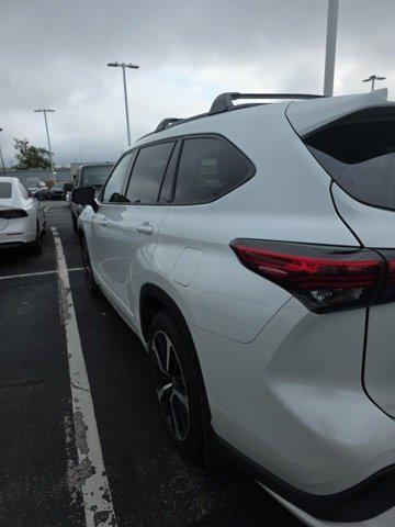 used 2022 Toyota Highlander car, priced at $34,159