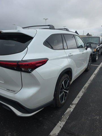 used 2022 Toyota Highlander car, priced at $34,159