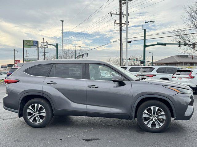 used 2022 Toyota Highlander car, priced at $35,902