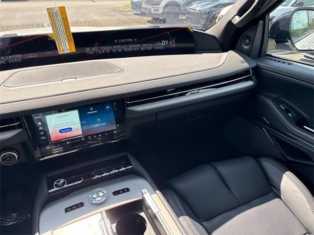 new 2025 Lincoln Navigator car, priced at $110,635