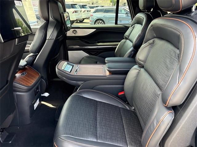 new 2025 Lincoln Navigator L car, priced at $123,450