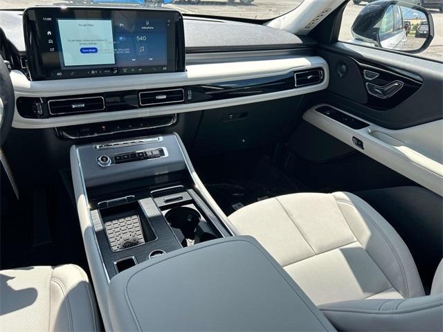 new 2025 Lincoln Aviator car, priced at $65,654