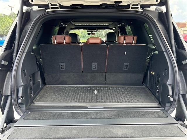 new 2025 Lincoln Navigator car, priced at $106,305