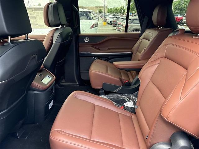 new 2025 Lincoln Navigator car, priced at $106,305