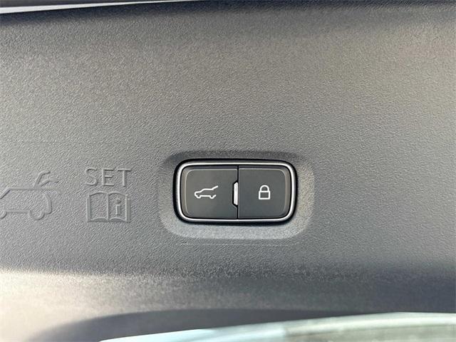 new 2025 Lincoln Navigator car, priced at $109,940