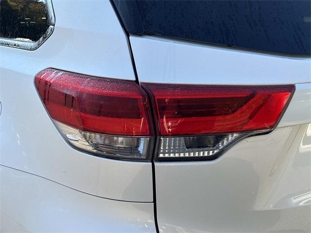 used 2019 Toyota Highlander car, priced at $22,580