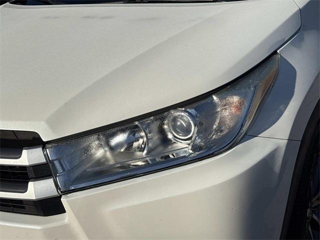 used 2019 Toyota Highlander car, priced at $22,580