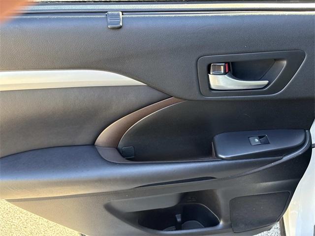 used 2019 Toyota Highlander car, priced at $22,580