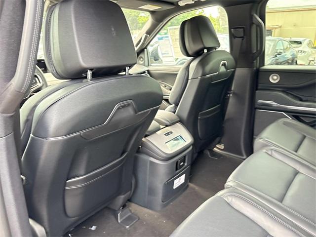 new 2025 Lincoln Navigator car, priced at $106,685