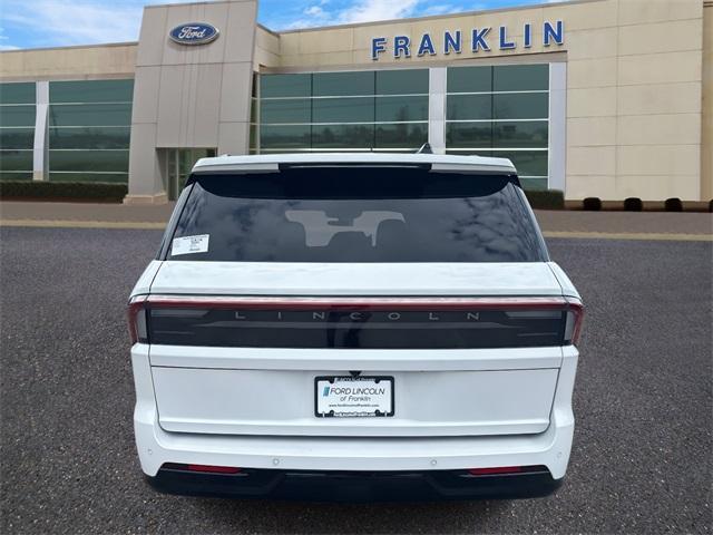 new 2025 Lincoln Navigator car, priced at $106,685