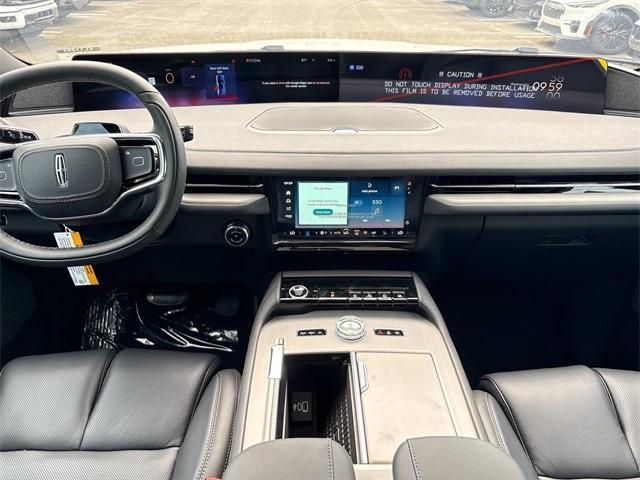 new 2025 Lincoln Navigator car, priced at $106,685