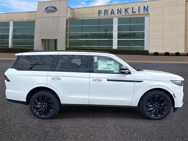 new 2025 Lincoln Navigator car, priced at $106,685