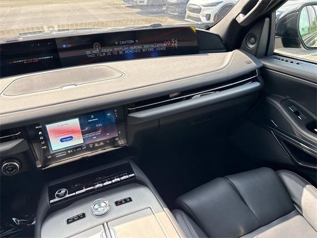 new 2025 Lincoln Navigator car, priced at $105,875