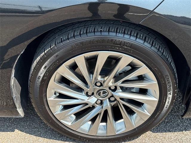 used 2022 Lexus ES 300h car, priced at $42,835