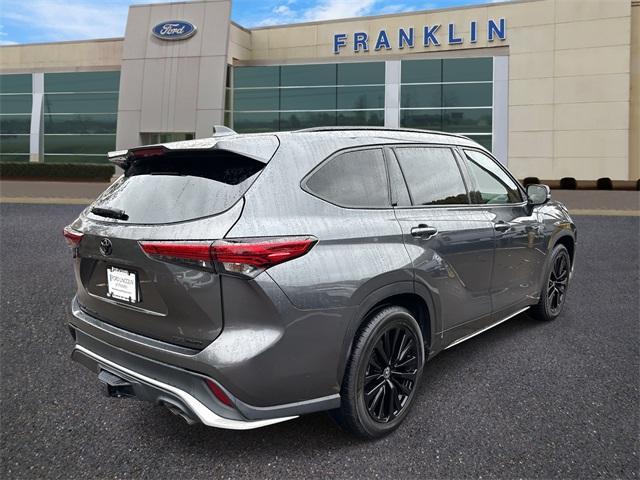 used 2023 Toyota Highlander car, priced at $39,980