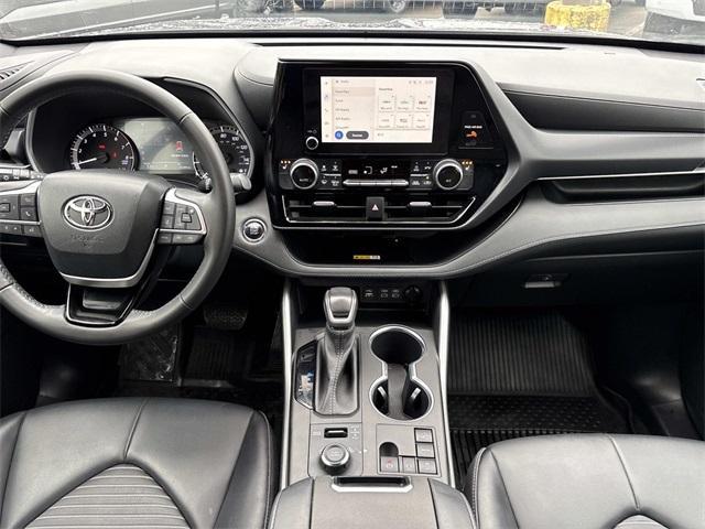used 2023 Toyota Highlander car, priced at $39,980
