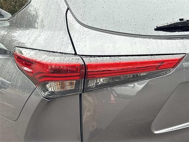 used 2023 Toyota Highlander car, priced at $39,980