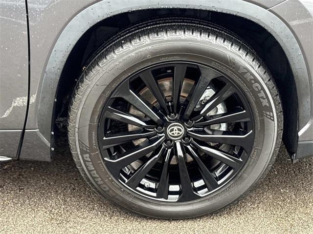 used 2023 Toyota Highlander car, priced at $39,980