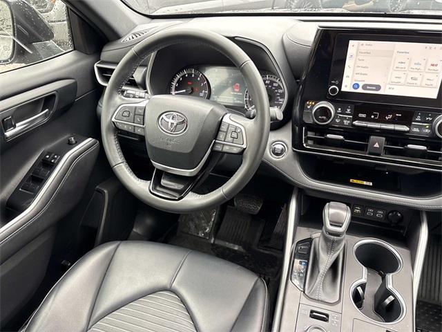 used 2023 Toyota Highlander car, priced at $39,980
