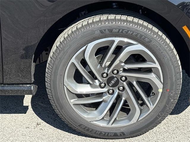 new 2025 Lincoln Navigator car, priced at $102,590