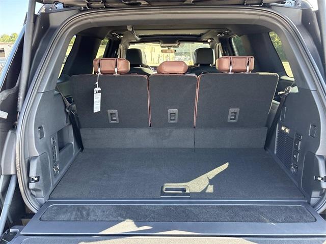 new 2025 Lincoln Navigator car, priced at $102,590