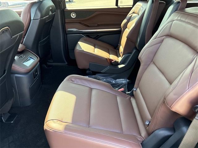new 2025 Lincoln Navigator car, priced at $102,590