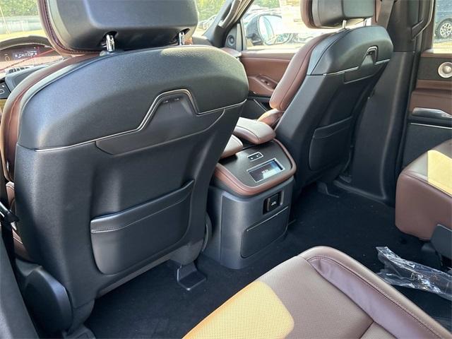 new 2025 Lincoln Navigator car, priced at $102,590