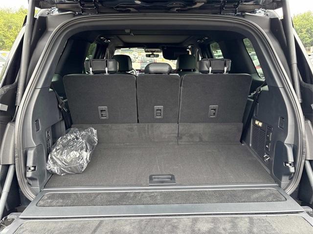 new 2025 Lincoln Navigator car, priced at $107,070