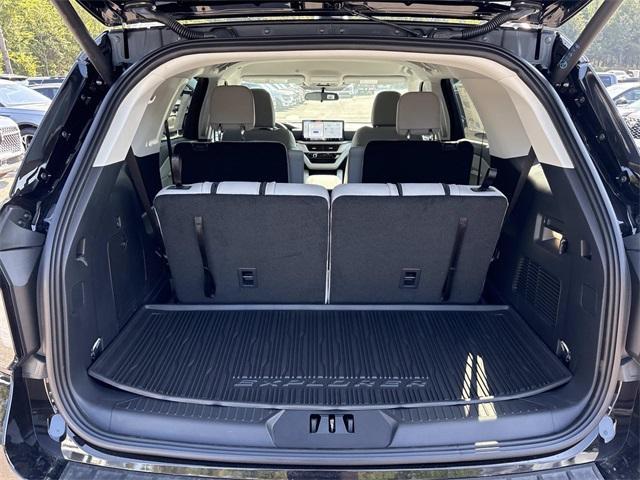 new 2025 Ford Explorer car, priced at $40,217
