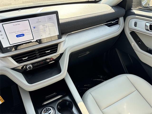 new 2025 Ford Explorer car, priced at $40,217
