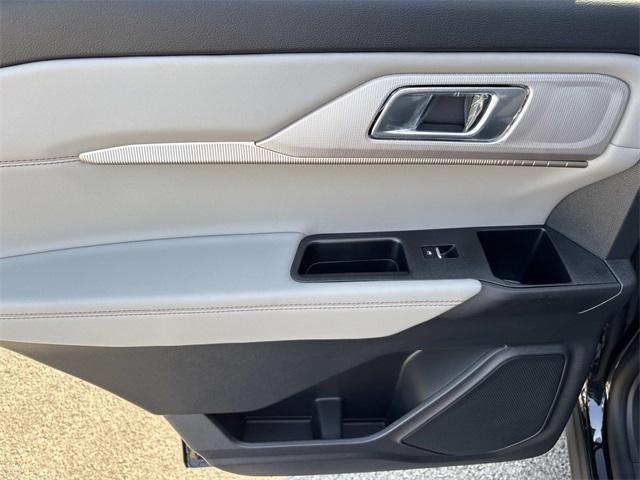 new 2025 Ford Explorer car, priced at $40,217