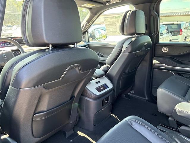 new 2025 Lincoln Navigator car, priced at $106,440