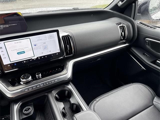 new 2025 Ford Expedition car, priced at $85,230