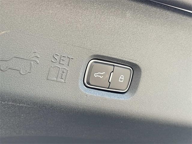 new 2025 Lincoln Navigator car, priced at $104,340
