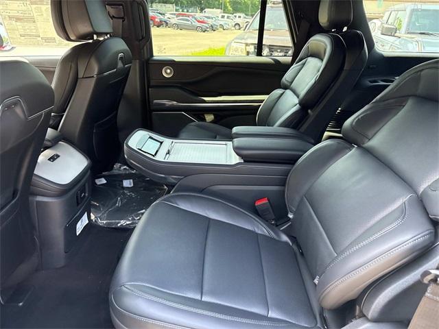 new 2025 Lincoln Navigator car, priced at $110,390