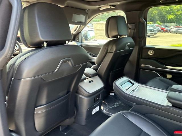 new 2025 Lincoln Navigator car, priced at $110,390