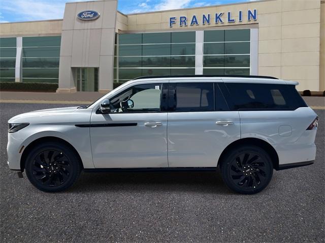 new 2025 Lincoln Navigator car, priced at $110,390