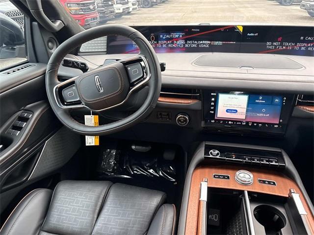 new 2025 Lincoln Navigator car, priced at $120,370