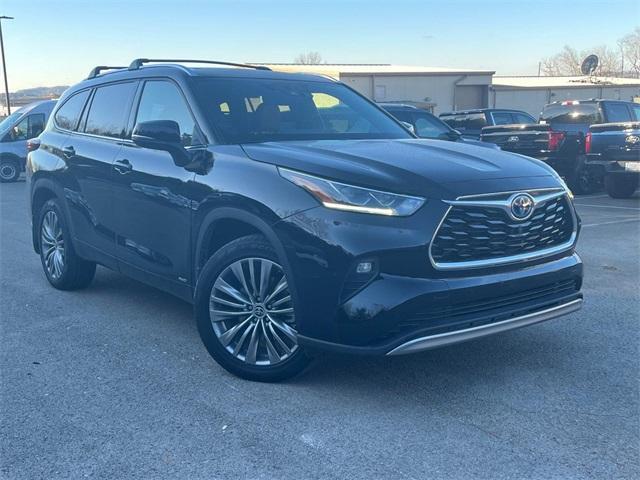 used 2022 Toyota Highlander Hybrid car, priced at $41,511