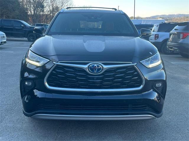 used 2022 Toyota Highlander Hybrid car, priced at $41,511