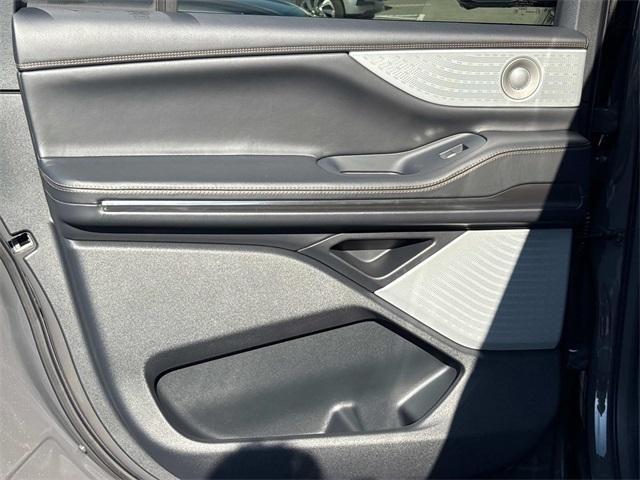 new 2025 Lincoln Navigator L car, priced at $124,190